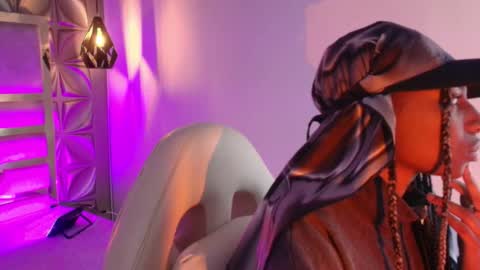 Snapshot of queen_perla_ chatting on 02/02/26, 11:31 online show from 02/02/26, 11:31