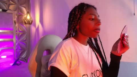 Snapshot of queen_perla_ chatting on 02/04/26, 06:47 online show from 02/04/26, 06:47