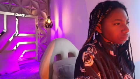 Snapshot of queen_perla_ chatting on 02/11/26, 11:37 online show from 02/11/26, 11:37