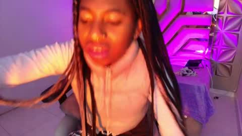 Snapshot of queen_perla_ chatting on 02/19/26, 11:50 online show from 02/19/26, 11:50