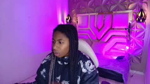 Snapshot of queen_perla_ chatting on 02/25/26, 12:04 online show from 02/25/26, 12:04