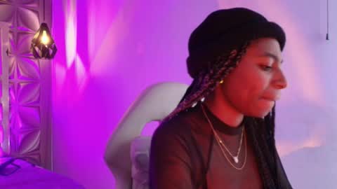 Snapshot of queen_perla_ chatting on 03/03/26, 12:11 online show from 03/03/26, 12:11