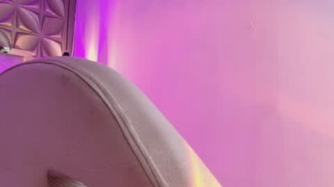 Snapshot of queen_perla_ chatting on 03/06/26, 12:01 online show from 03/06/26, 12:01