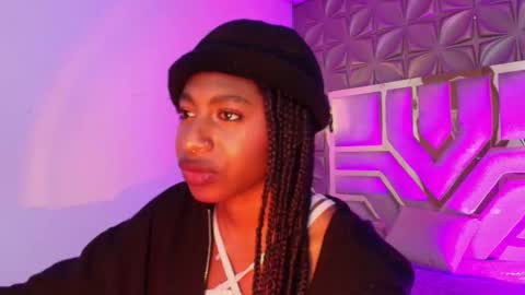 Snapshot of queen_perla_ chatting on 03/11/26, 12:22 online show from 03/11/26, 12:22