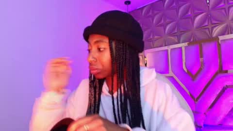 Snapshot of queen_perla_ chatting on 03/18/26, 12:08 online show from 03/18/26, 12:08