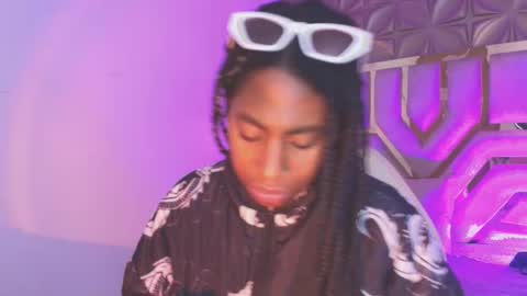 Snapshot of queen_perla_ chatting on 03/21/26, 12:10 online show from 03/21/26, 12:10
