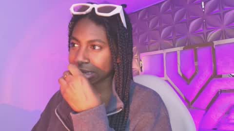 Snapshot of queen_perla_ chatting on 03/22/26, 12:41 online show from 03/22/26, 12:41