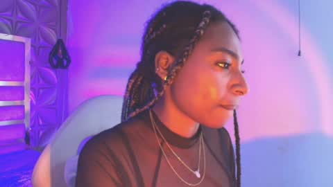 Snapshot of queen_perla_ chatting on 04/01/26, 01:41 online show from 04/01/26, 01:41