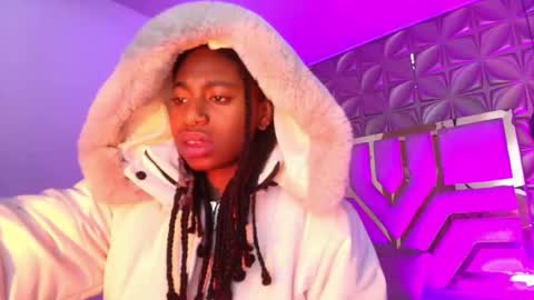 Snapshot of queen_perla_ chatting on 04/18/26, 11:58 online show from 04/18/26, 11:58