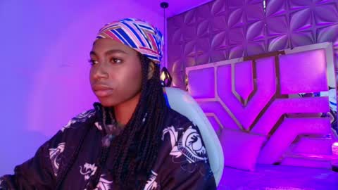 Snapshot of queen_perla_ chatting on 04/23/26, 12:29 online show from 04/23/26, 12:29