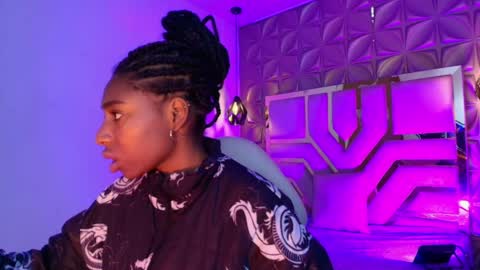 Snapshot of queen_perla_ chatting on 05/04/26, 12:12 online show from 05/04/26, 12:12