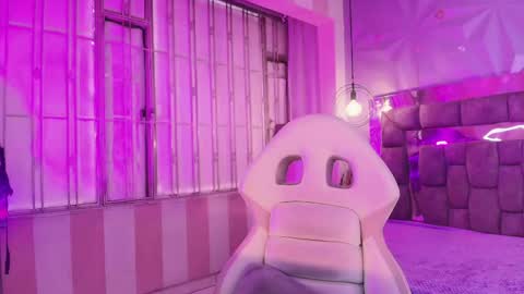 Snapshot of queen_perla_ chatting on 05/10/26, 12:10 online show from 05/10/26, 12:10