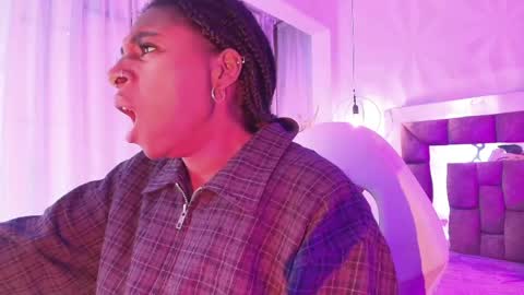 Snapshot of queen_perla_ chatting on 05/29/26, 12:14 online show from 05/29/26, 12:14