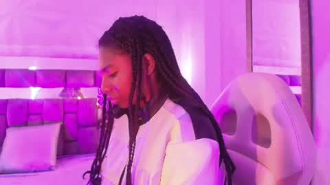 Snapshot of queen_perla_ chatting on 06/13/26, 12:14 online show from 06/13/26, 12:14