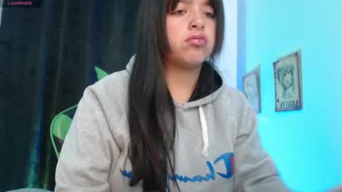 Snapshot of queen_salomme chatting on 10/13/25, 11:43 queen_salomme online show from 10/13/25, 11:43