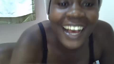 Snapshot of queen_sly chatting on 10/17/25, 09:28 queen_sly online show from 10/17/25, 09:28