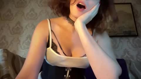 Snapshot of queen_tomyris chatting on 09/22/25, 10:50 Tomyris online show from 09/22/25, 10:50