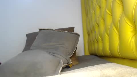 Snapshot of queen_tweakingbae chatting on 11/06/25, 02:45 valdonte online show from 11/06/25, 02:45