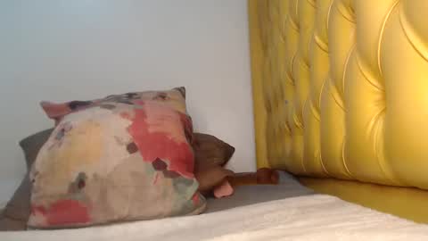 Snapshot of queen_tweakingbae chatting on 11/30/25, 02:26 valdonte online show from 11/30/25, 02:26