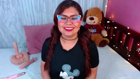 Snapshot of queenamazon_ chatting on 10/28/25, 04:16 Queenamazon  online show from 10/28/25, 04:16