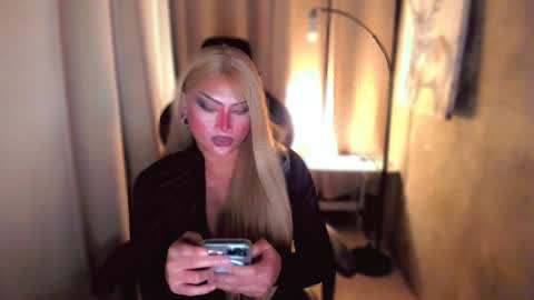 Snapshot of queenarthalia chatting on 01/06/25, 05:49 ARTHA online show from 01/06/25, 05:49