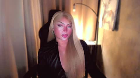 Snapshot of queenarthalia chatting on 01/07/25, 05:09 ARTHA online show from 01/07/25, 05:09