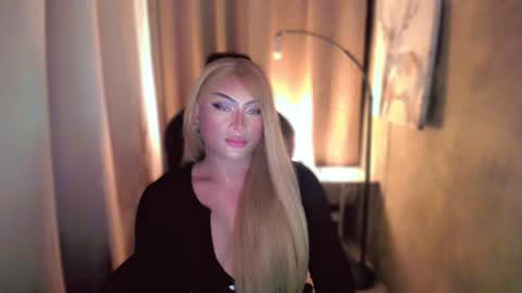 Snapshot of queenarthalia chatting on 01/26/25, 09:51 ARTHA online show from 01/26/25, 09:51