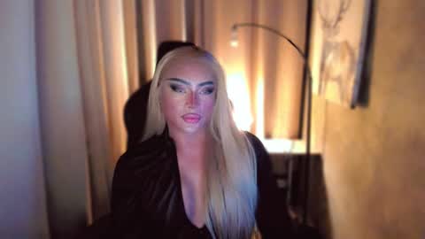 Snapshot of queenarthalia chatting on 02/21/25, 05:56 ARTHA online show from 02/21/25, 05:56