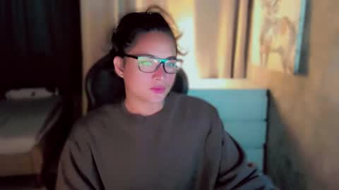 Snapshot of queenarthalia chatting on 10/10/25, 06:23 ARTHA online show from 10/10/25, 06:23