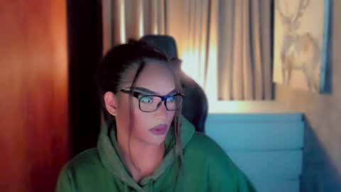 Snapshot of queenarthalia chatting on 03/26/26, 08:25 ARTHA online show from 03/26/26, 08:25