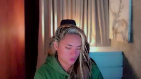 Snapshot of queenarthalia chatting on 05/11/26, 07:11 ARTHA online show from 05/11/26, 07:11