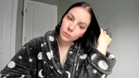 Snapshot of queenb2626 chatting on 06/18/26, 09:52 Queen Blaire online show from 06/18/26, 09:52