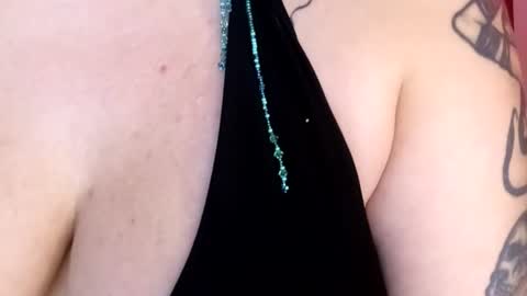 queenbea1369 online show from 06/21/26, 12:52