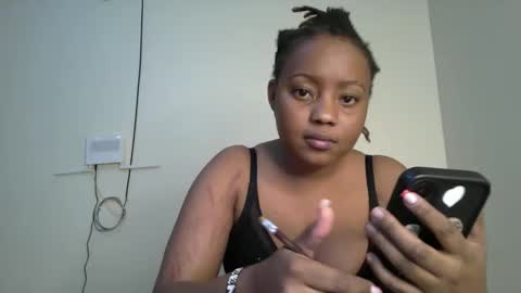 queen online show from 10/22/25, 06:07