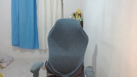 Snapshot of queenboba chatting on 01/05/25, 03:34 queen online show from 01/05/25, 03:34
