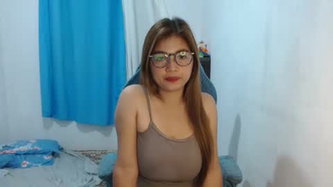 Snapshot of queenboba chatting on 03/12/25, 06:44 queen online show from 03/12/25, 06:44
