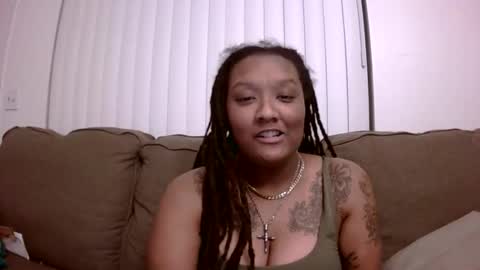 Snapshot of queenchief3x8 chatting on 11/28/25, 08:28 Queen Chief online show from 11/28/25, 08:28