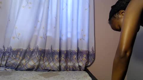 Snapshot of queenchloe1 chatting on 06/08/26, 05:19 queenchloe1 online show from 06/08/26, 05:19