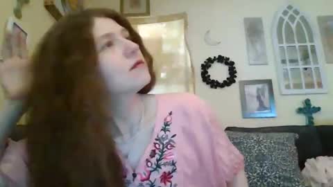 queencrimsonlvx online show from 04/18/26, 07:58