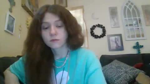 queencrimsonlvx online show from 04/30/26, 10:36