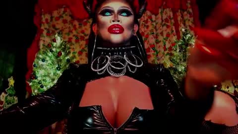 Wanda Luna online show from 12/19/24, 08:13