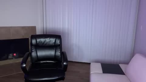 queendomi online show from 12/20/25, 07:26