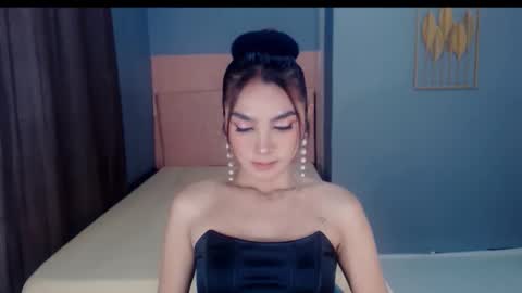 queenemeraldts online show from 10/17/25, 02:04