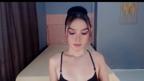 Snapshot of queenemeraldts chatting on 11/11/25, 05:18 queenemeraldts online show from 11/11/25, 05:18