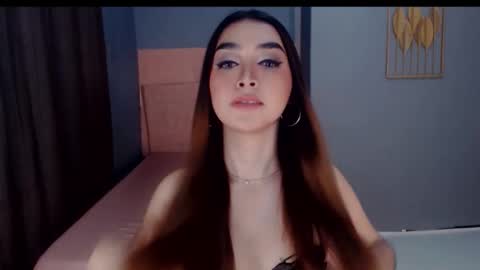 Snapshot of queenemeraldts chatting on 11/20/25, 02:23 queenemeraldts online show from 11/20/25, 02:23