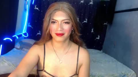 Snapshot of queenfcker1st chatting on 04/15/26, 02:13 Be my property Sabrina online show from 04/15/26, 02:13