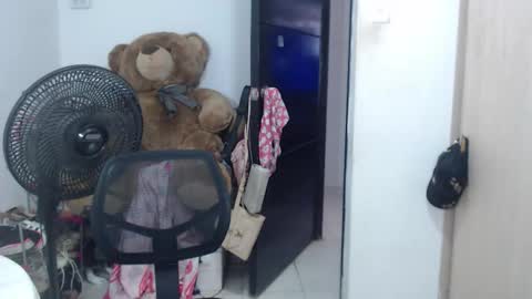 queeniediana online show from 12/19/25, 02:02