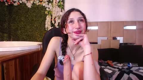 QUEENJEENN online show from 12/12/24, 08:53