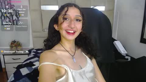 QUEENJEENN online show from 01/04/25, 09:52
