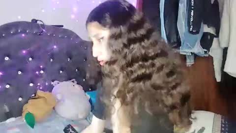 Snapshot of queenjenn__ chatting on 11/27/25, 03:08 QUEENJEENN online show from 11/27/25, 03:08